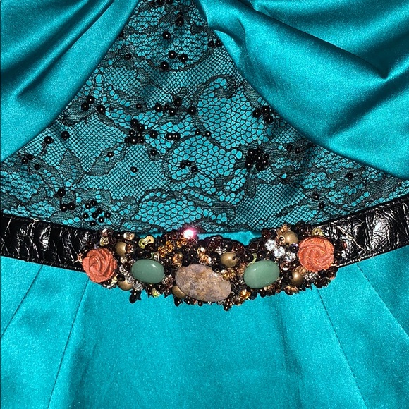 Mandalay emerald dress w/ Lace & detachable belt - Picture 3 of 7